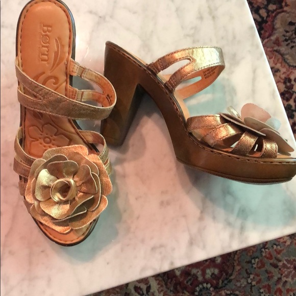 Gold Born flower shoes - Picture 2 of 4